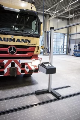 Прибор проверки и регулировки света фар MAHA MLT 1000 на роликах