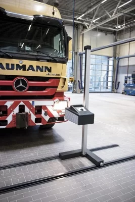 Прибор проверки и регулировки света фар MAHA MLT 1000 MB на рельсах