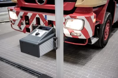 Прибор проверки и регулировки света фар MAHA MLT 1000 MB на рельсах